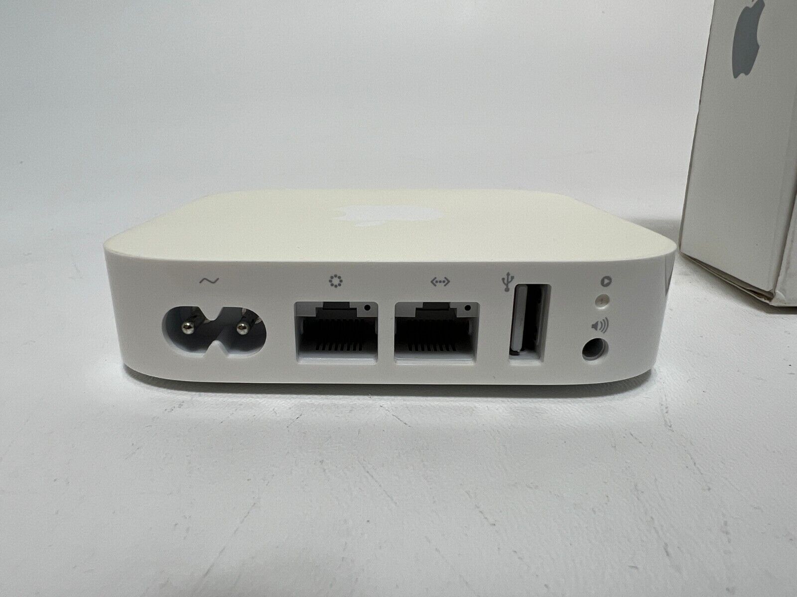 Apple AirPort Express Base Station (2nd Generation) A1392 MC414LL/A