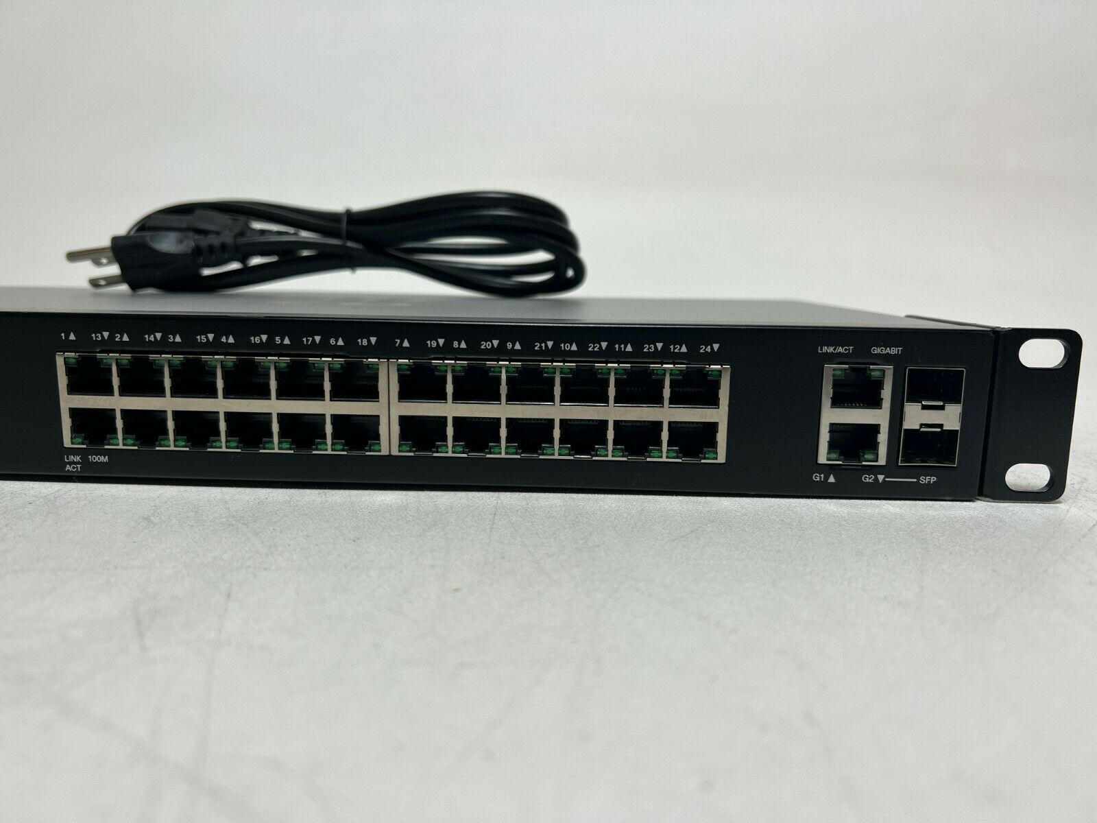 Cisco SF102-24-NA 24-Port 10/100 popular Small Business Desktop Ethernet Switch